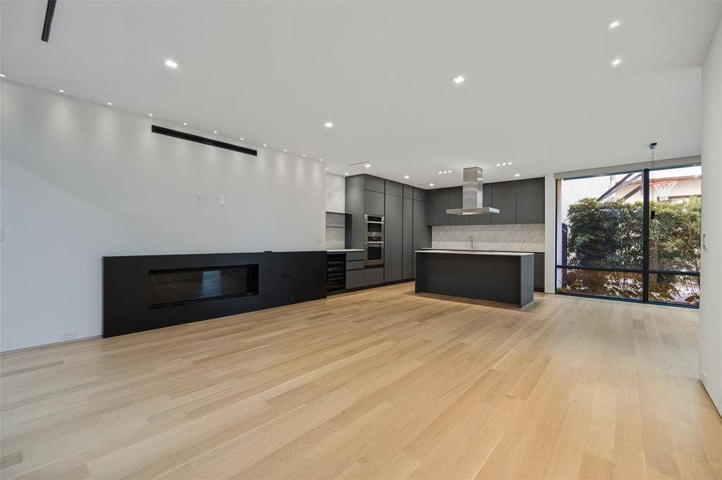 3515 Edgewater Street, Dallas, TX 75205 3515 Edgewater Street, Dallas, TX 75205