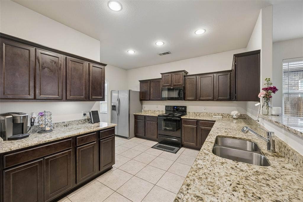 1005 Princewood Drive, Denton, TX 76207 1005 Princewood Drive, Denton, TX 76207
