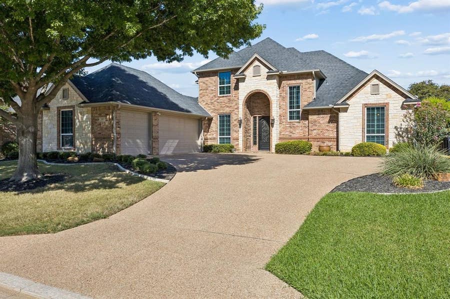 Property photo for 837 Thomas Crossing Drive, Fort Worth, TX