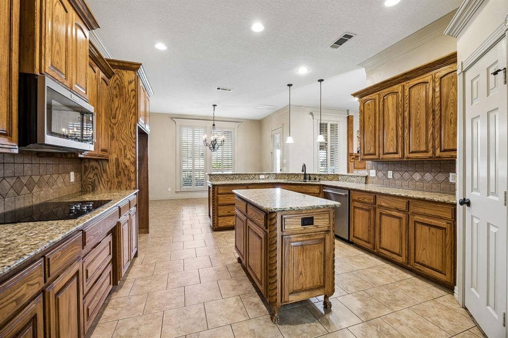 837 Thomas Crossing Drive, Fort Worth, TX 76028 837 Thomas Crossing Drive, Fort Worth, TX 76028
