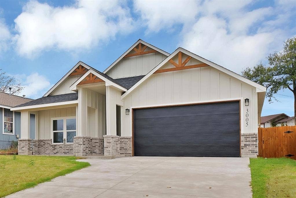 3005 Hanna Avenue, Fort Worth, TX 76106