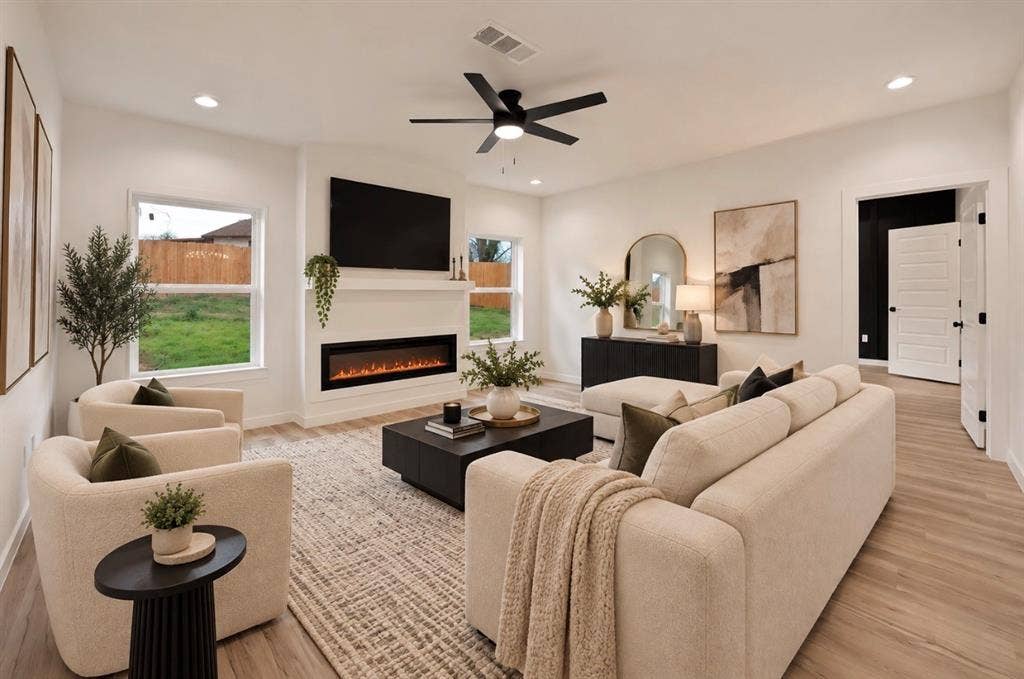 3005 Hanna Avenue, Fort Worth, TX 76106
