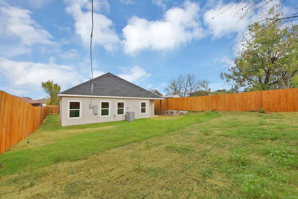 3005 Hanna Avenue, Fort Worth, TX 76106