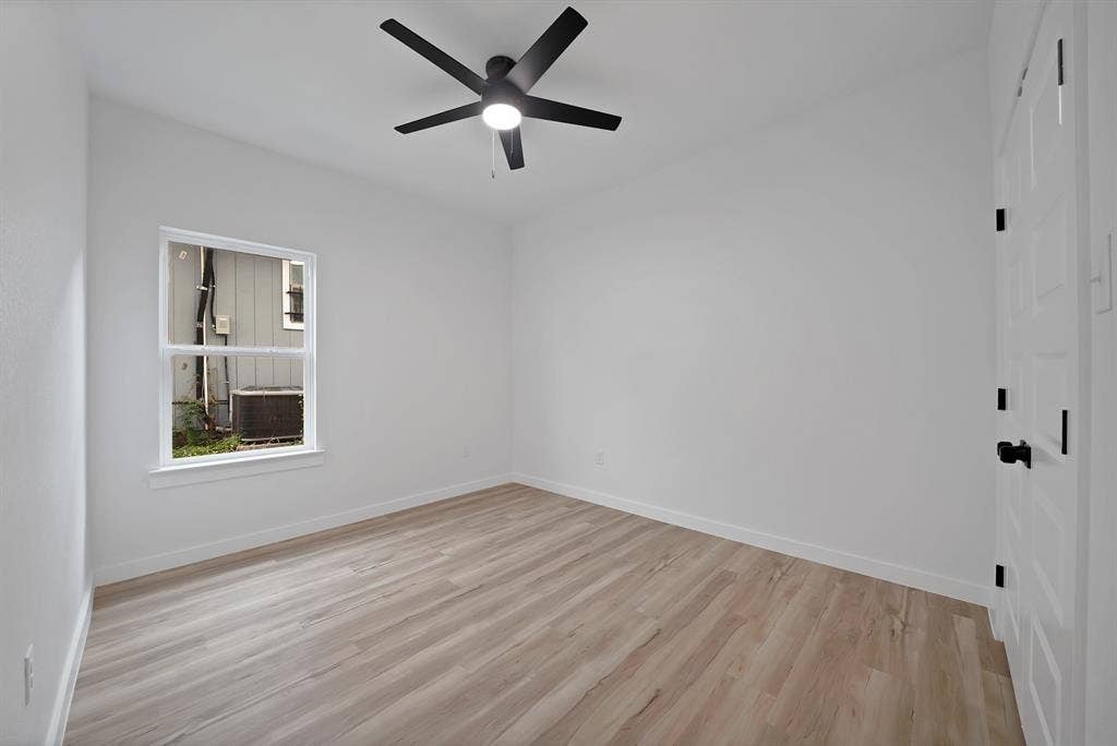 3005 Hanna Avenue, Fort Worth, TX 76106
