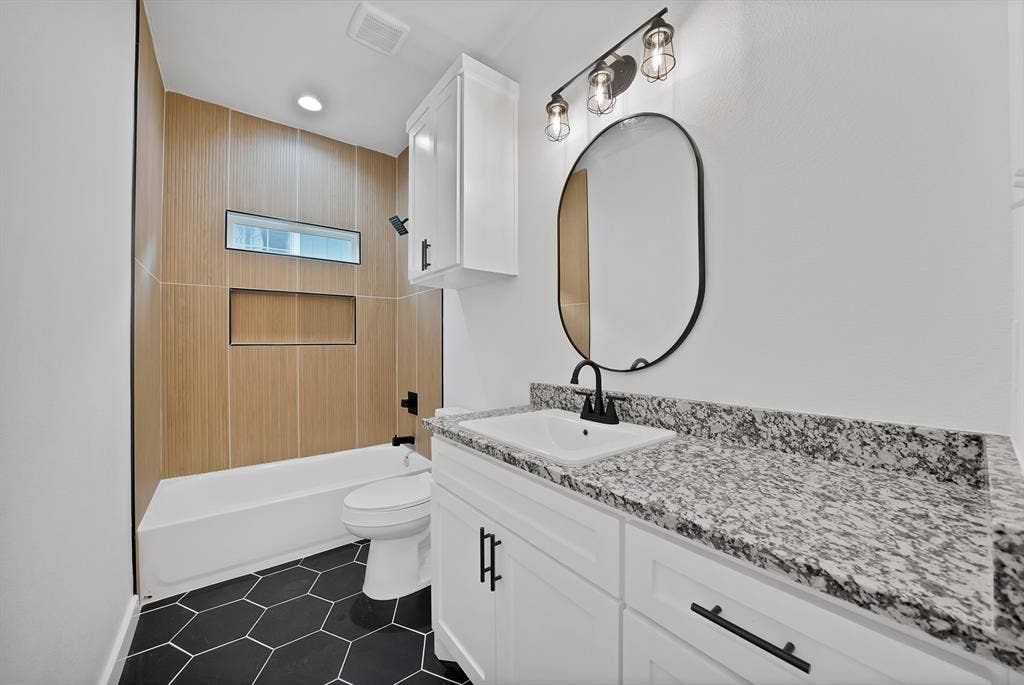 3005 Hanna Avenue, Fort Worth, TX 76106