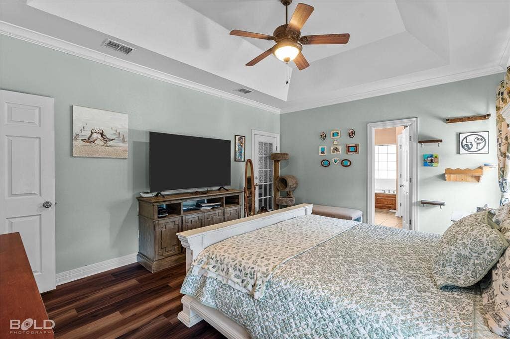 206 Silver Fox Circle, Haughton, LA 71037 Tray ceiling, wood-finish flooring, and ceiling fan with integrated lighting