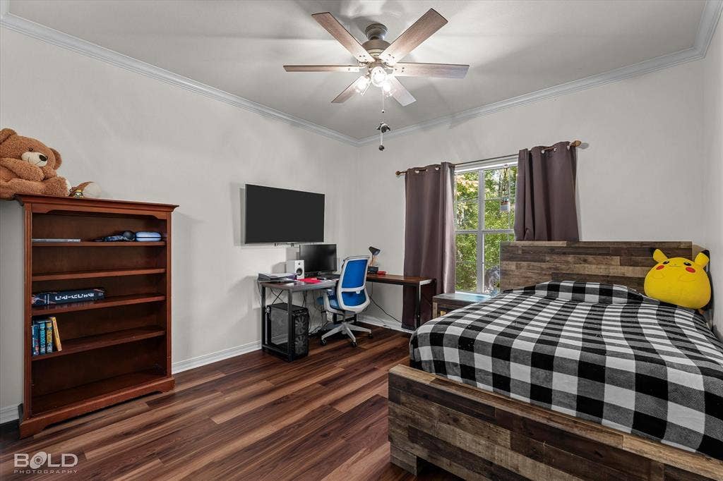 206 Silver Fox Circle, Haughton, LA 71037 Room featuring wood-finish flooring, crown molding, and a ceiling fan with integrated lighting