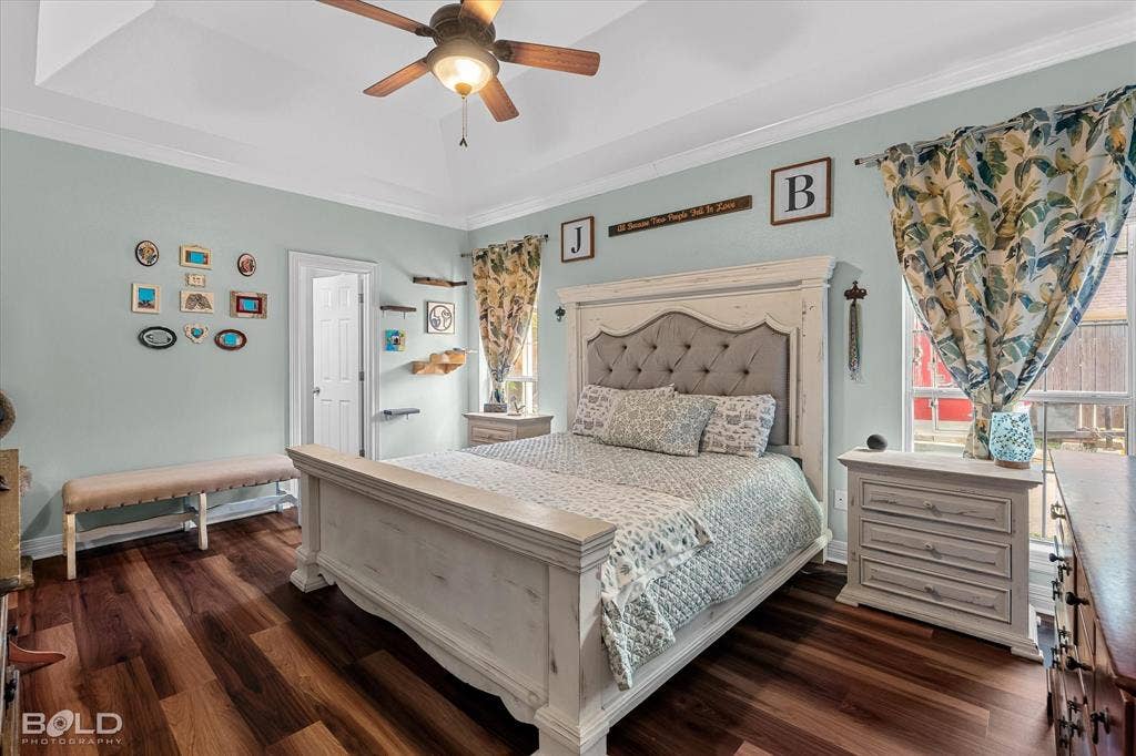 206 Silver Fox Circle, Haughton, LA 71037 Tray ceiling featuring a central ceiling fan with integrated light fixture and wood-finish flooring