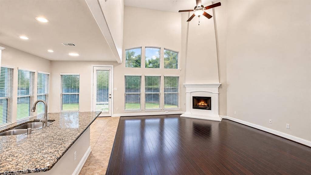 2909 Mountain Creek Drive, McKinney, TX 75072 Living room