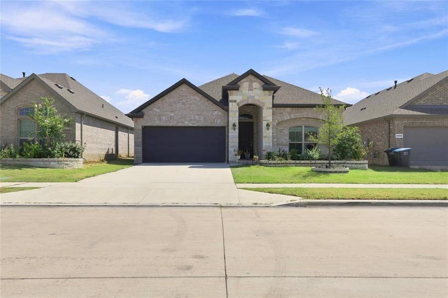 Property photo for 11516 Nicholson Lane, Fort Worth, TX