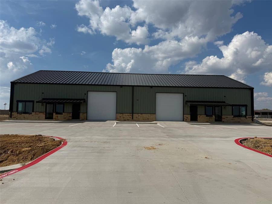 Property photo for 721 Perimeter, Waxahachie, TX