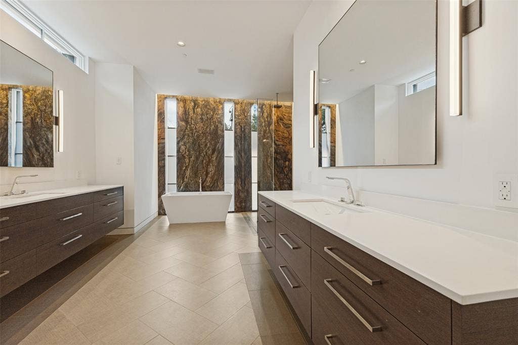 4352 Fairfax Avenue, Highland Park, TX 75205 Primary Bathroom