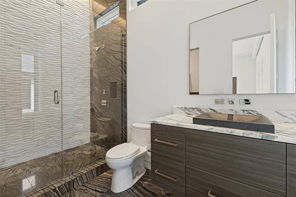 4352 Fairfax Avenue, Highland Park, TX 75205 Full Bath for Office or Secondary Downstairs Bedroom