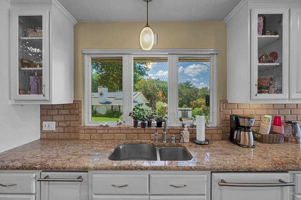 3711 Windmill Hill Drive, Waco, TX 76710 3711 Windmill Hill Drive, Waco, TX 76710