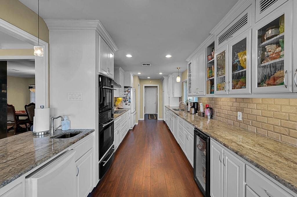 3711 Windmill Hill Drive, Waco, TX 76710 3711 Windmill Hill Drive, Waco, TX 76710