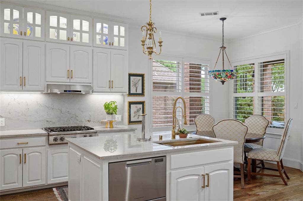 2005 Hillcrest Court, McKinney, TX 75072 2005 Hillcrest Court, McKinney, TX 75072