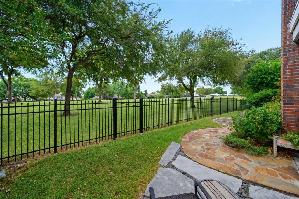 2005 Hillcrest Court, McKinney, TX 75072 2005 Hillcrest Court, McKinney, TX 75072