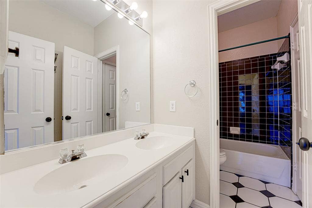 4101 Christopher Way, Plano, TX 75024 4101 Christopher Way, Plano, TX 75024