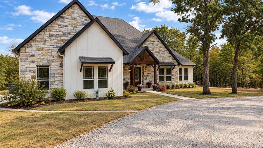 Property photo for 1098 Paradise Parkway, Poolville, TX