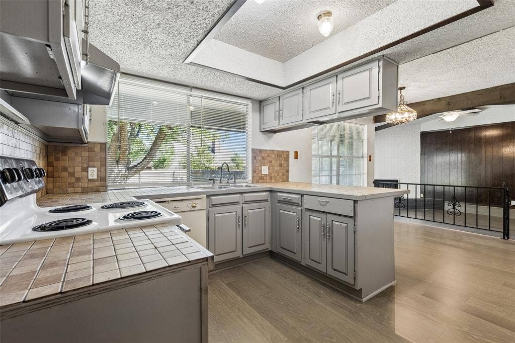 517 Sussex Drive, Arlington, TX 76014 517 Sussex Drive, Arlington, TX 76014