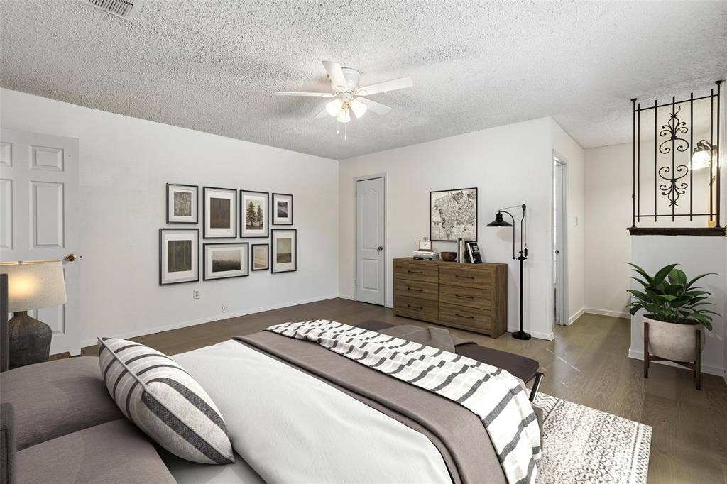 517 Sussex Drive, Arlington, TX 76014 Virtually Staged Photos