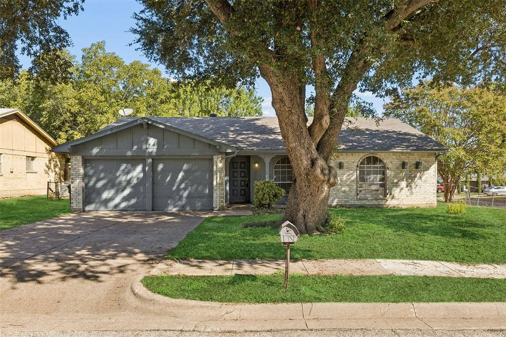 517 Sussex Drive, Arlington, TX 76014 517 Sussex Drive, Arlington, TX 76014