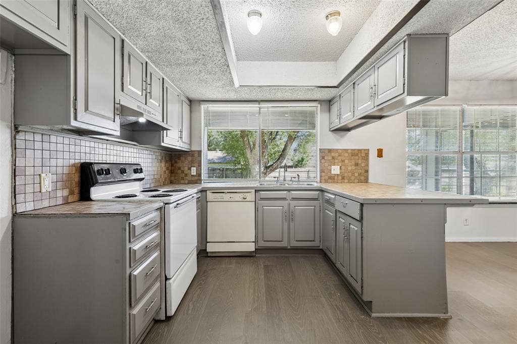 517 Sussex Drive, Arlington, TX 76014 517 Sussex Drive, Arlington, TX 76014