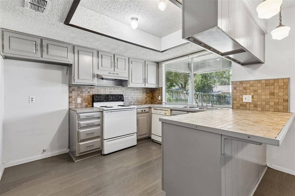 517 Sussex Drive, Arlington, TX 76014 517 Sussex Drive, Arlington, TX 76014