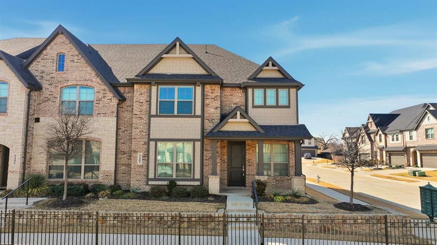 Property photo for 5402 Winged Foot Drive, Arlington, TX