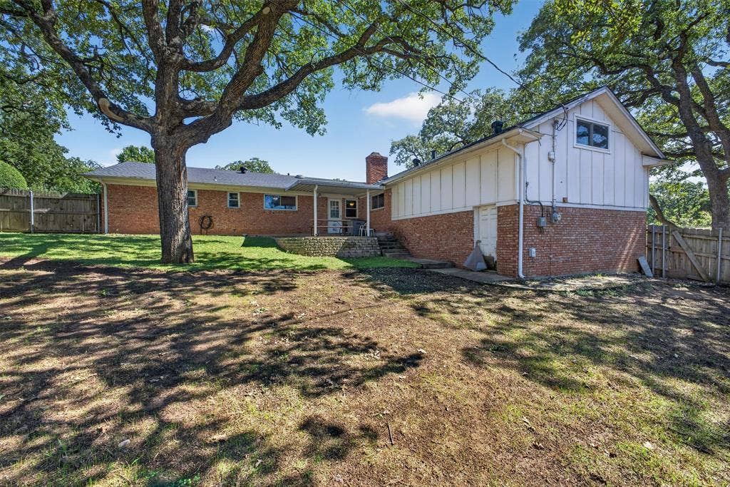 6109 Price Drive, North Richland Hills, TX 76180 6109 Price Drive, North Richland Hills, TX 76180