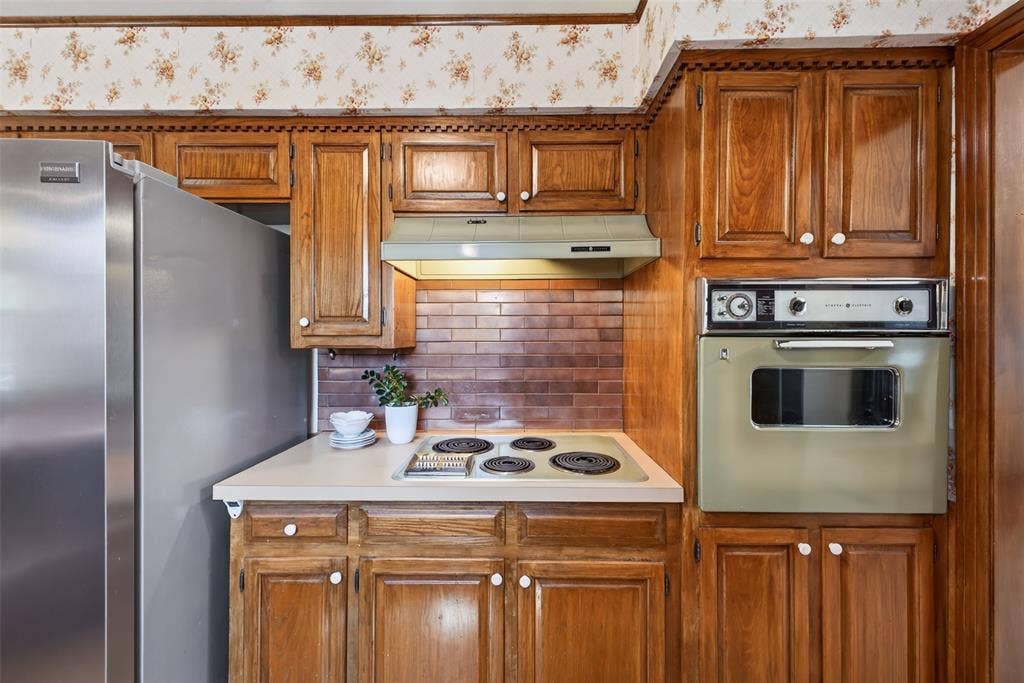 6109 Price Drive, North Richland Hills, TX 76180 6109 Price Drive, North Richland Hills, TX 76180