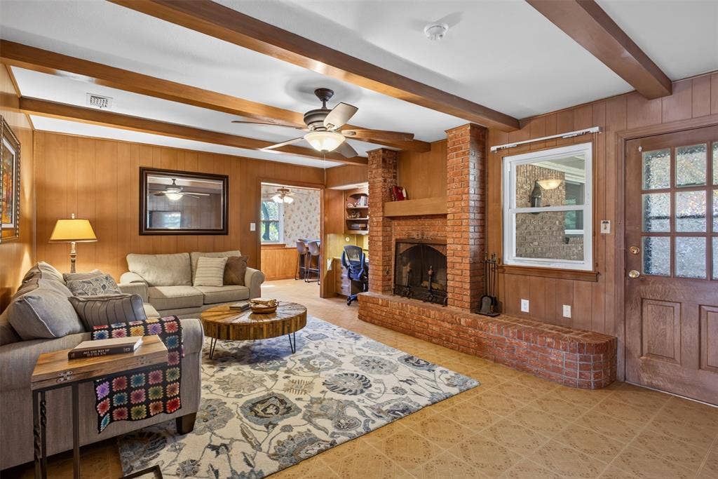 6109 Price Drive, North Richland Hills, TX 76180 6109 Price Drive, North Richland Hills, TX 76180