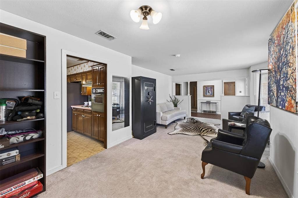 6109 Price Drive, North Richland Hills, TX 76180 6109 Price Drive, North Richland Hills, TX 76180