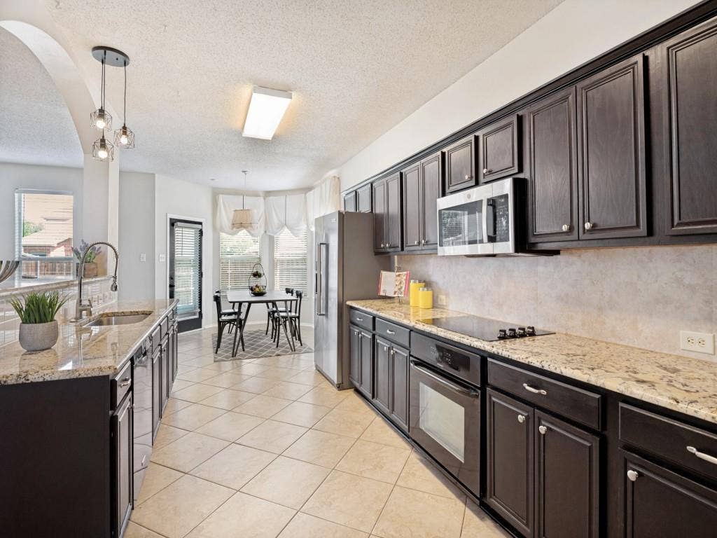 9610 Thorncliff Drive, Frisco, TX 75035 9610 Thorncliff Drive, Frisco, TX 75035