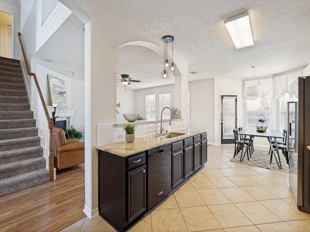 9610 Thorncliff Drive, Frisco, TX 75035 9610 Thorncliff Drive, Frisco, TX 75035