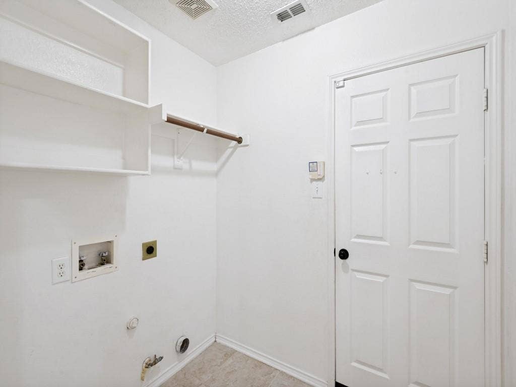 9610 Thorncliff Drive, Frisco, TX 75035 9610 Thorncliff Drive, Frisco, TX 75035