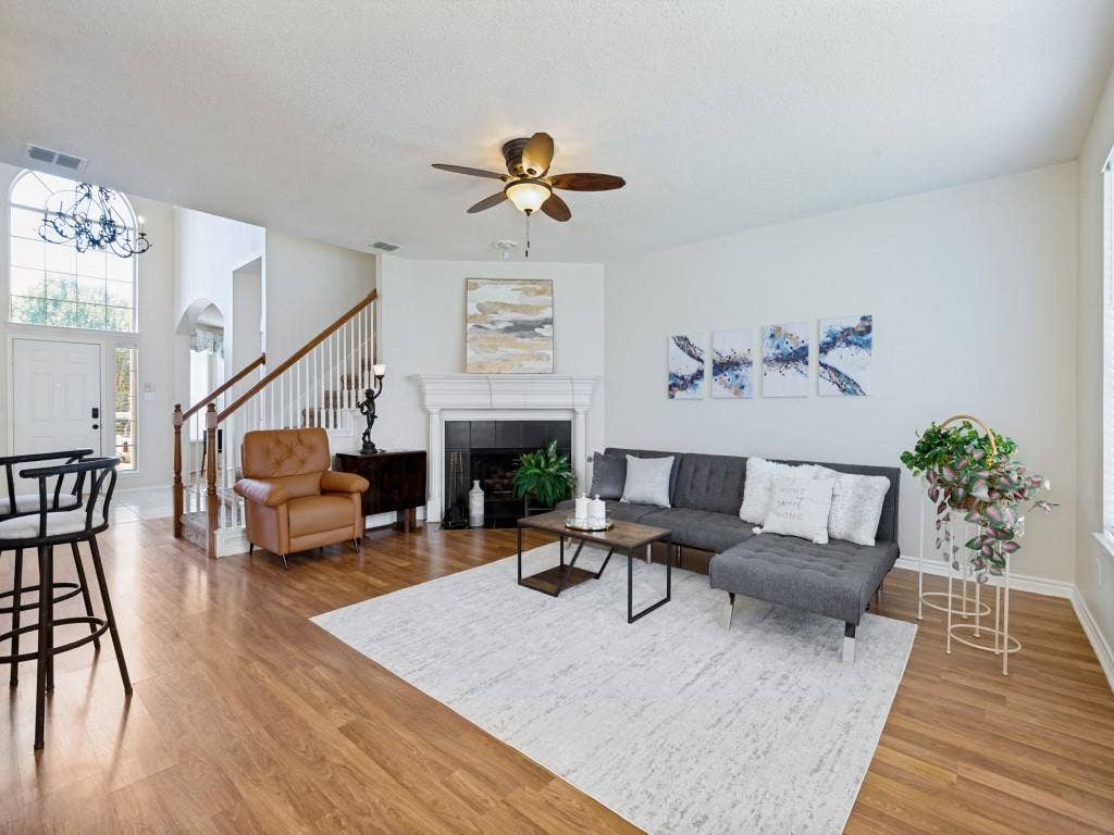 9610 Thorncliff Drive, Frisco, TX 75035 9610 Thorncliff Drive, Frisco, TX 75035