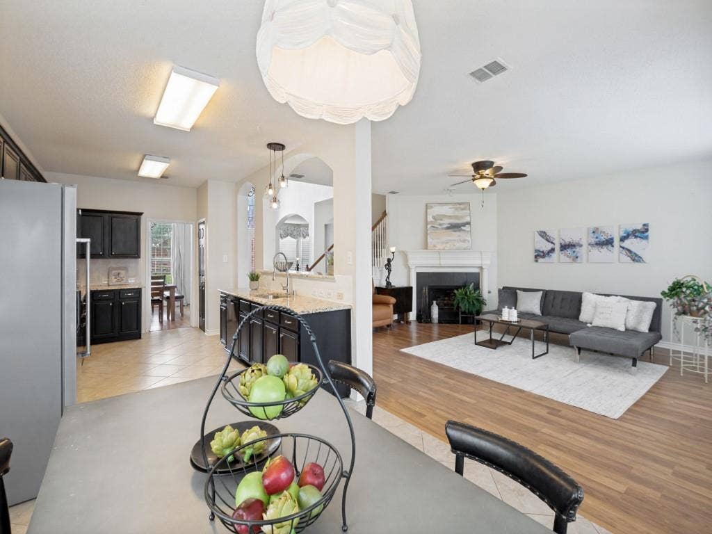 9610 Thorncliff Drive, Frisco, TX 75035 9610 Thorncliff Drive, Frisco, TX 75035