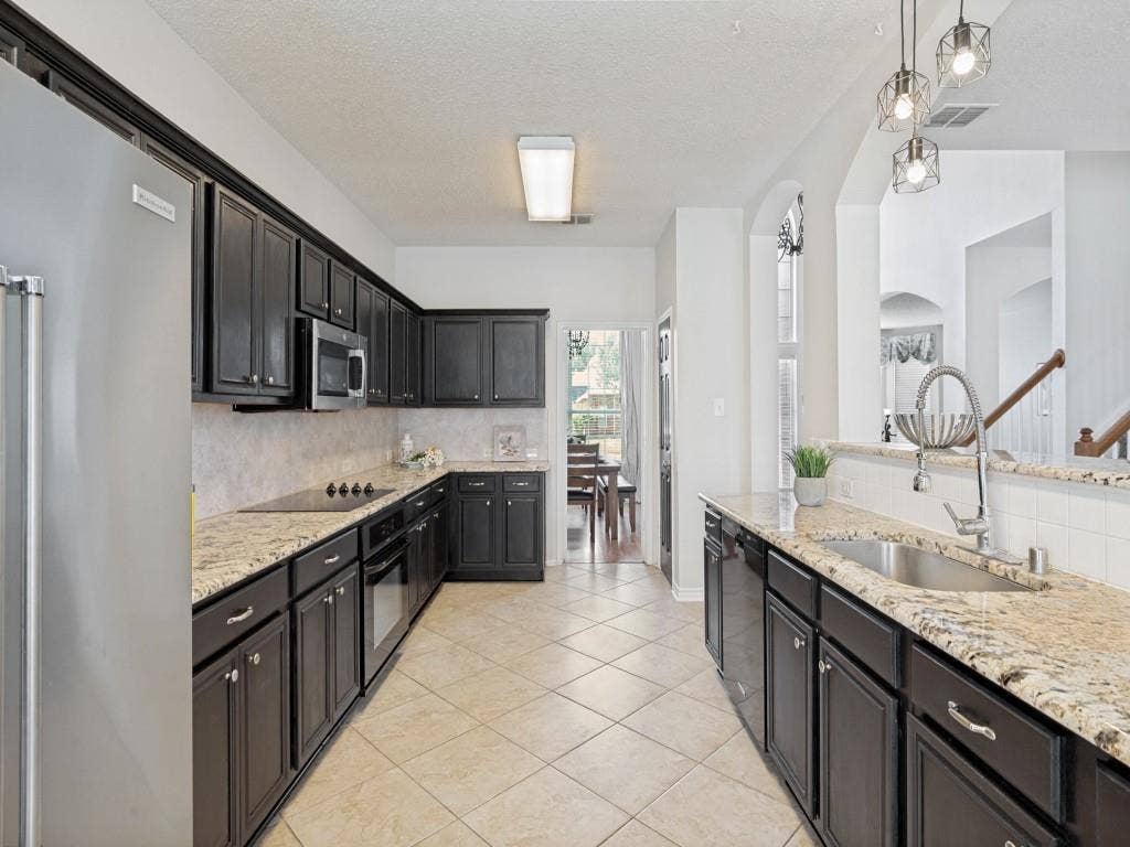 9610 Thorncliff Drive, Frisco, TX 75035 9610 Thorncliff Drive, Frisco, TX 75035