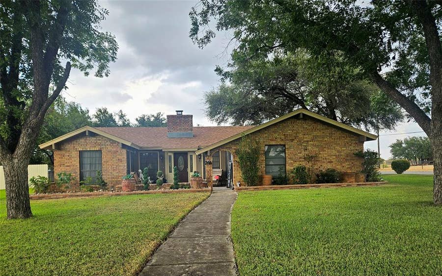 Property photo for 1 Dixie Court, Brownwood, TX