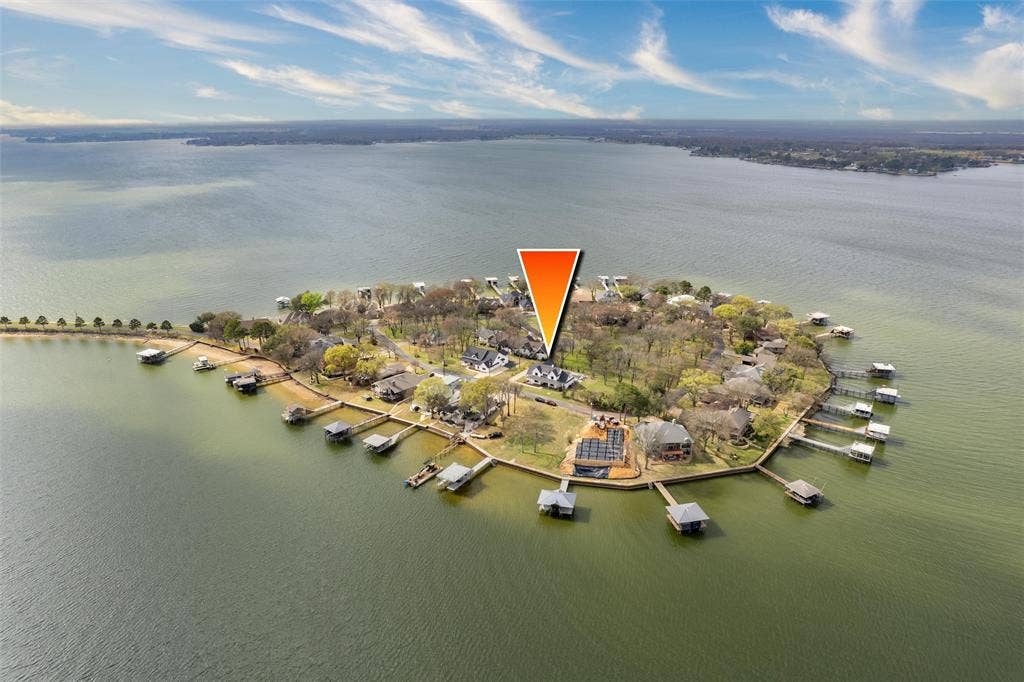 653 Enchanted Isles Drive, Mabank, TX 75156 Amazing location.
