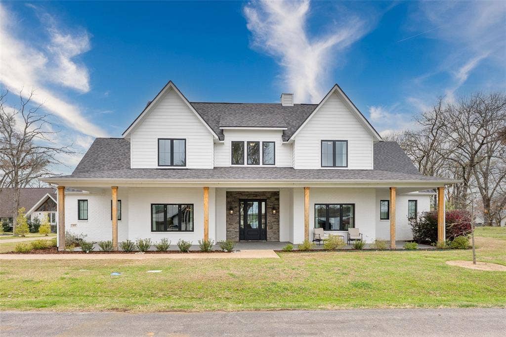 653 Enchanted Isles Drive, Mabank, TX 75156 Welcome to 653 Enchanted Isles Dr!