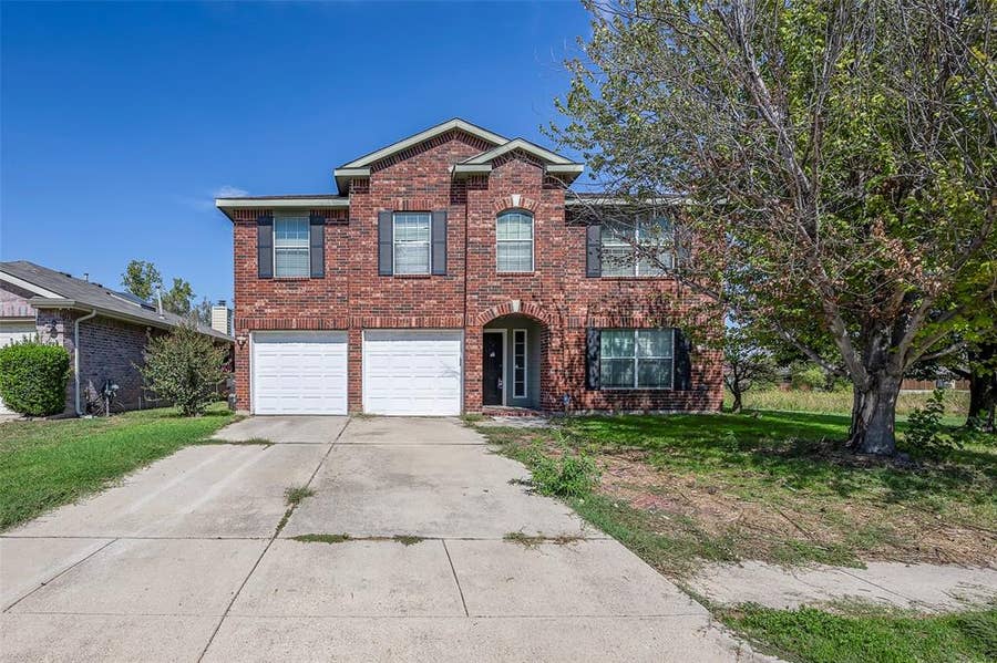 Property photo for 812 Jockey Club Lane, Fort Worth, TX