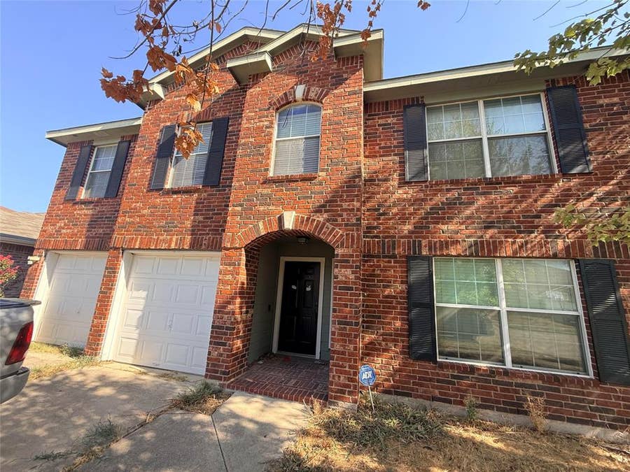 Property photo for 812 Jockey Club Lane, Fort Worth, TX