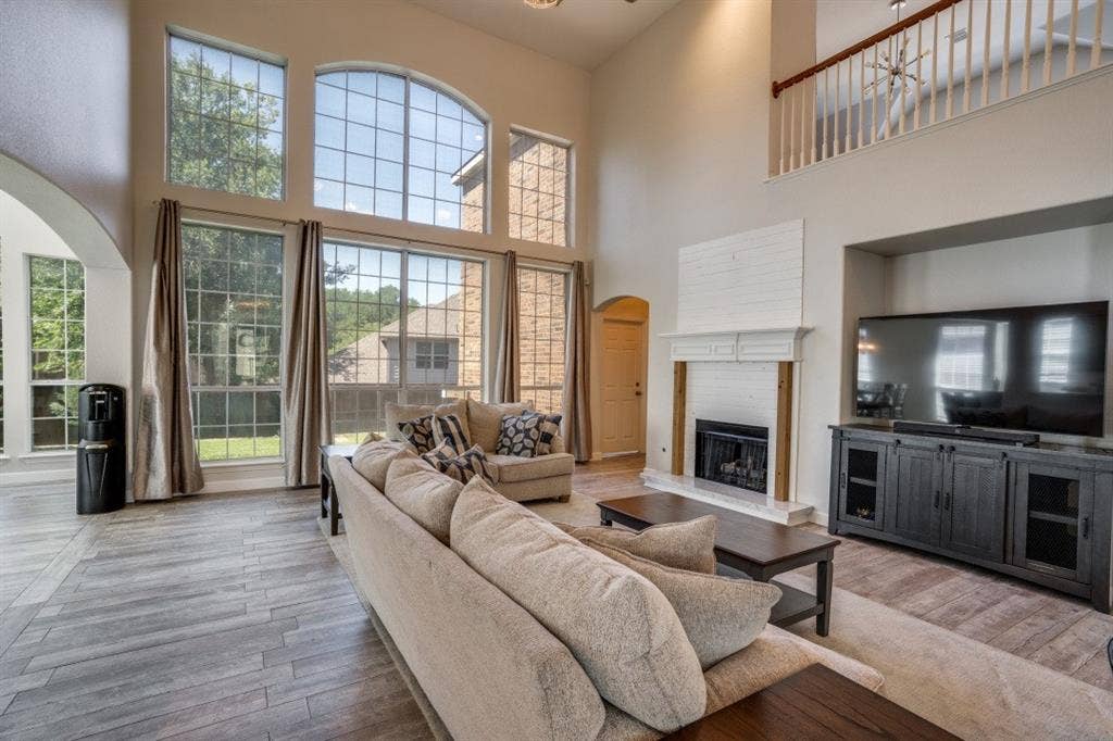 611 Creekwood Lane, Grand Prairie, TX 75052 611 Creekwood Lane, Grand Prairie, TX 75052