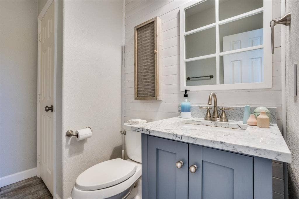 611 Creekwood Lane, Grand Prairie, TX 75052 611 Creekwood Lane, Grand Prairie, TX 75052