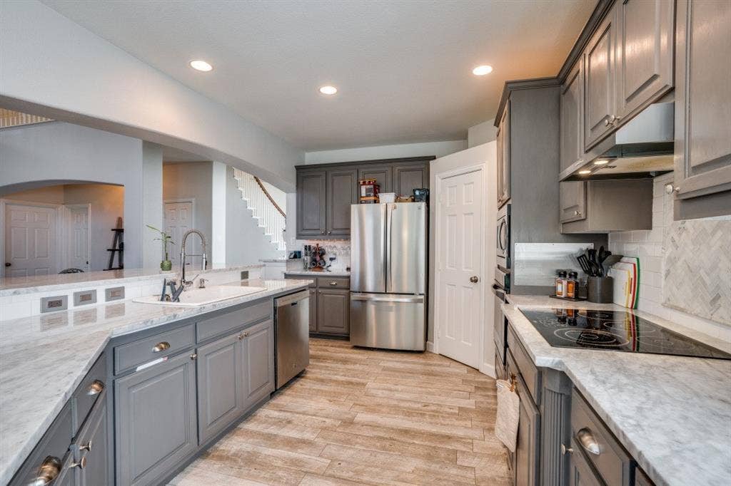 611 Creekwood Lane, Grand Prairie, TX 75052 611 Creekwood Lane, Grand Prairie, TX 75052