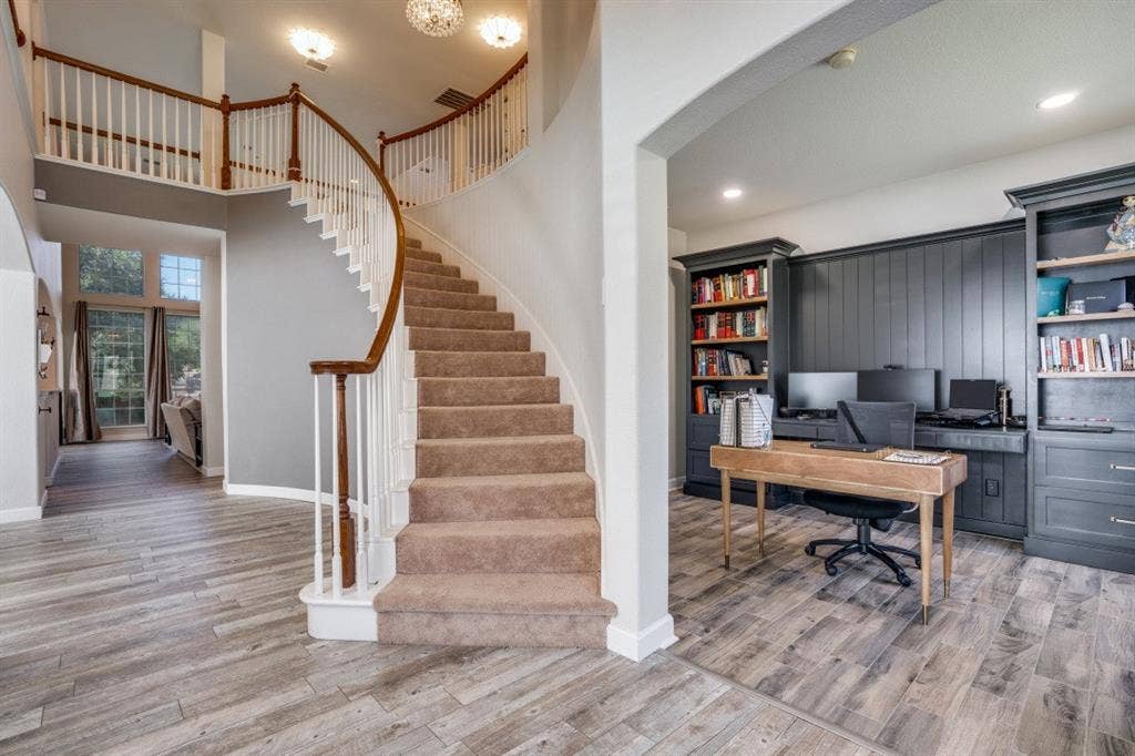 611 Creekwood Lane, Grand Prairie, TX 75052 611 Creekwood Lane, Grand Prairie, TX 75052