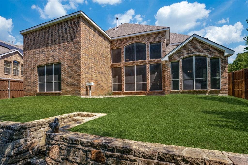 611 Creekwood Lane, Grand Prairie, TX 75052 611 Creekwood Lane, Grand Prairie, TX 75052
