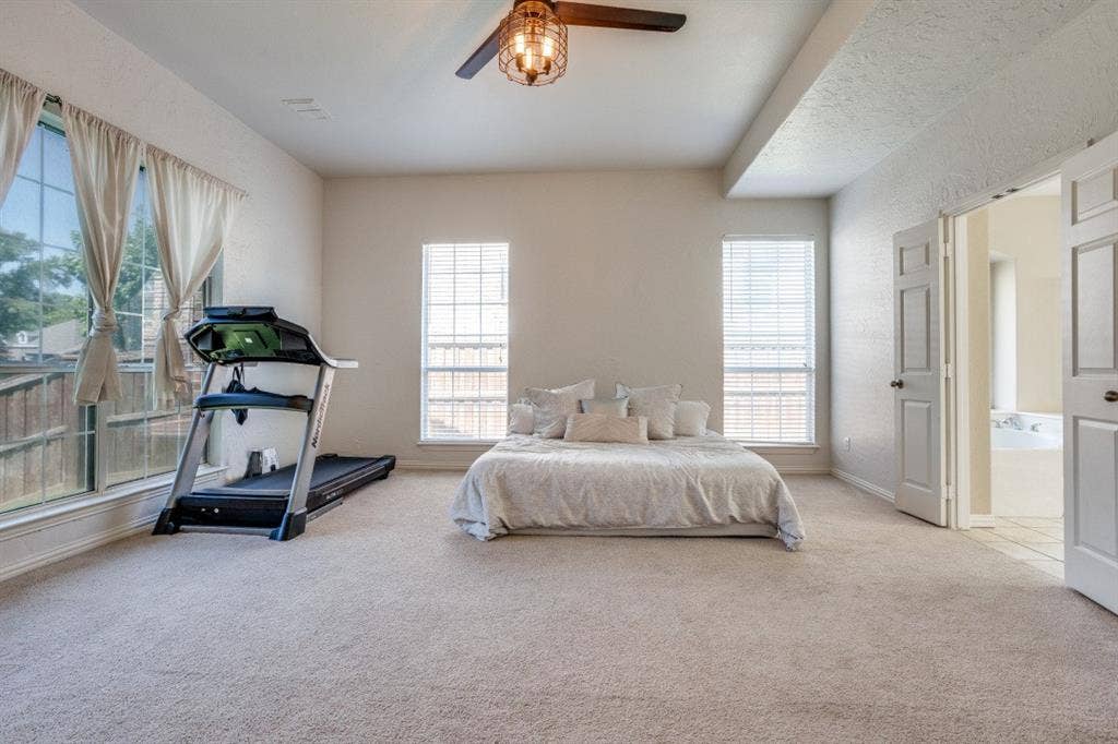 611 Creekwood Lane, Grand Prairie, TX 75052 611 Creekwood Lane, Grand Prairie, TX 75052